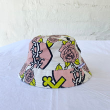 Load image into Gallery viewer, Bucket Hat funky pink &amp; white rose print
